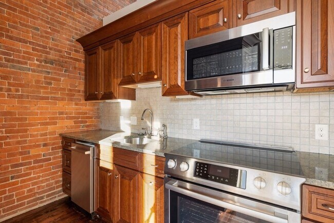 Building Photo - 32 Hancock St