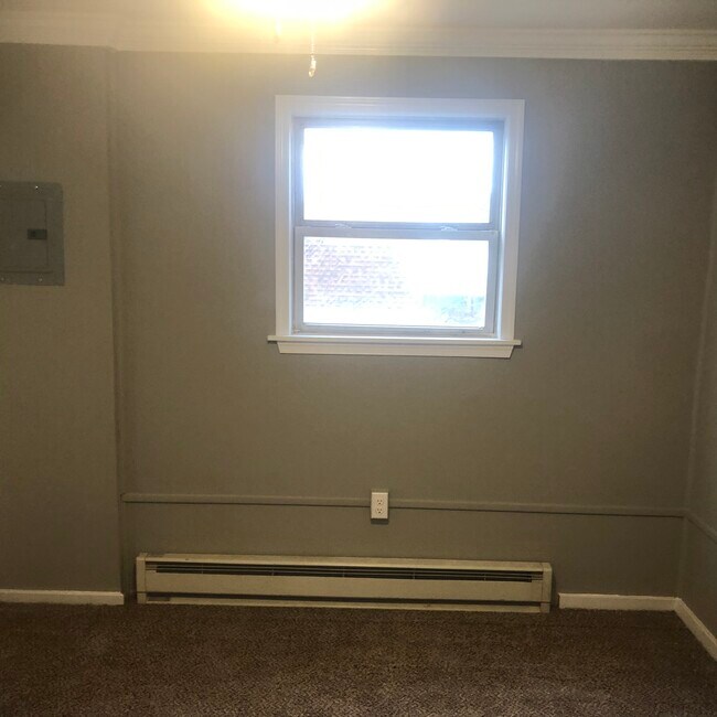 Building Photo - 349 S Hokendauqua Dr