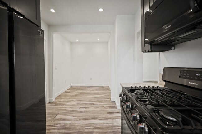 Building Photo - 1023 Tremont St