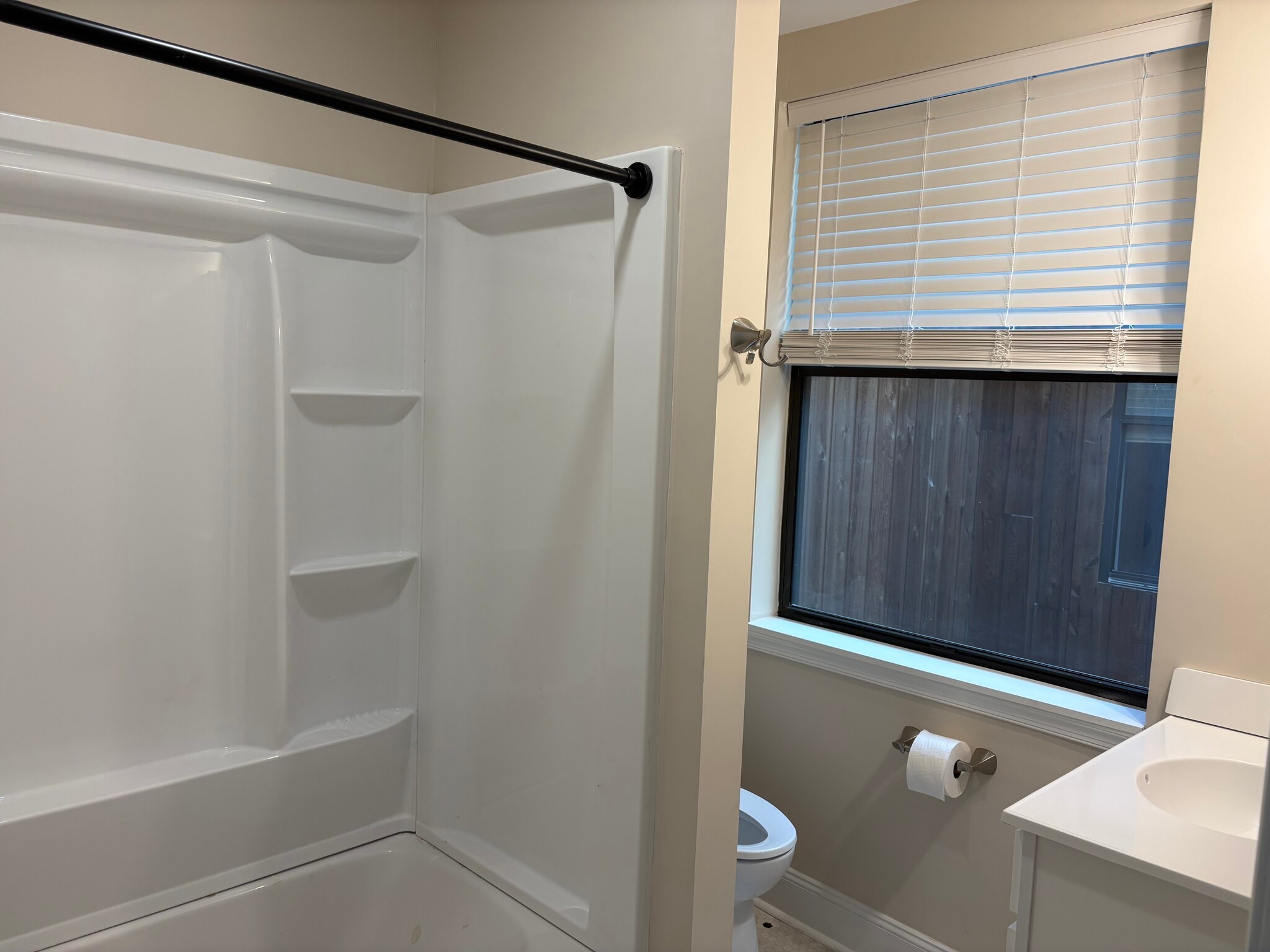 Building Photo - 905 N Orange St