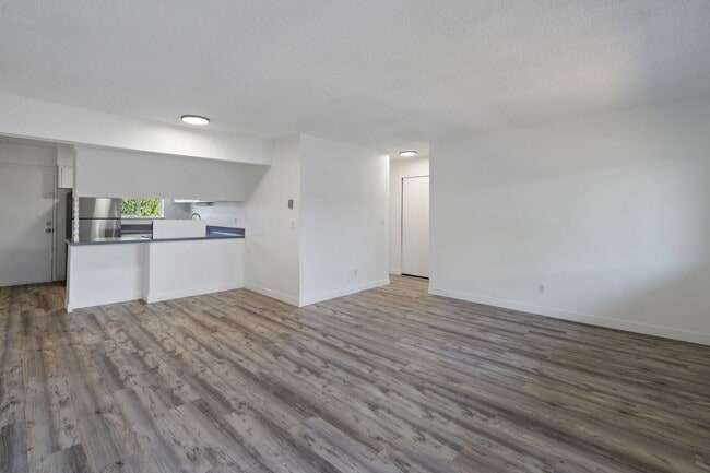 Building Photo - 1Br/1Ba Available