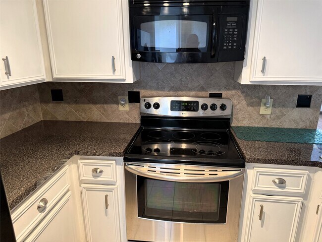 Building Photo - 62 Evanston St