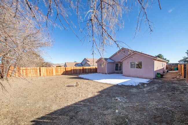 Building Photo - One Story Home in Sparks