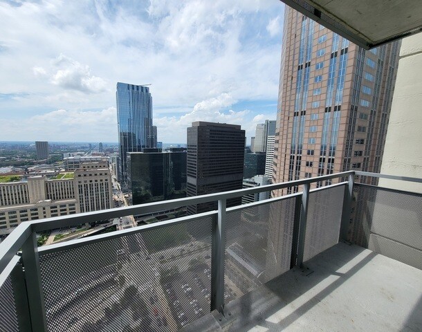 Building Photo - 235 W Van Buren St