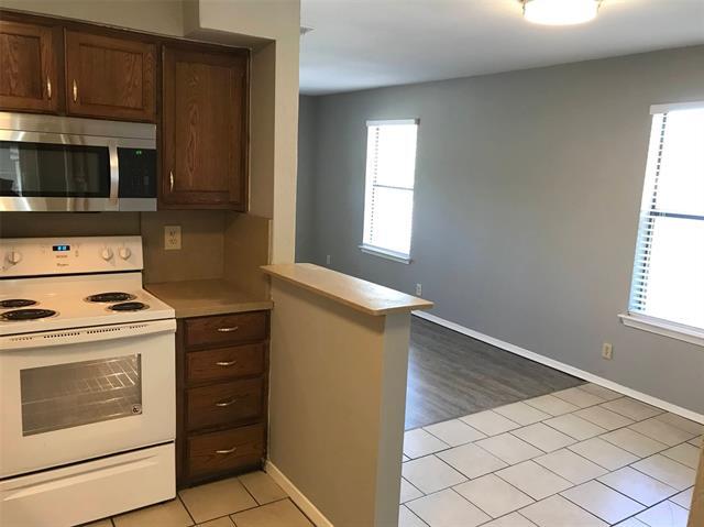 Building Photo - 118 Maple St