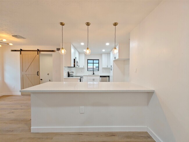 Building Photo - 4106 Clovernook Ln