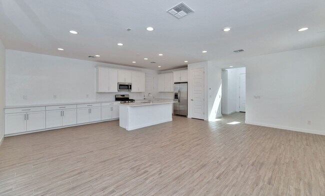 Building Photo - 9918 E Texas Ave