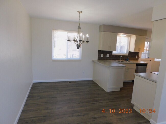 Building Photo - Welcome Home! Beautiful house in Littleton!