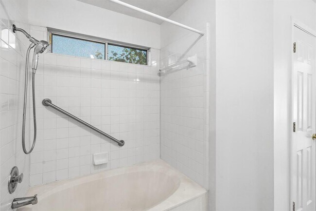 Building Photo - 100 Barberry Dr