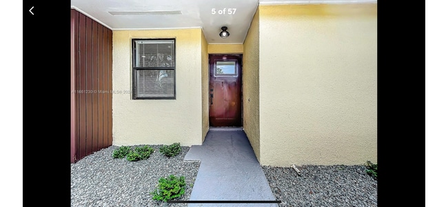 Building Photo - 13804 Kendale Lakes Dr