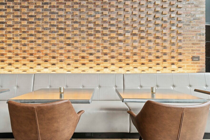 Building Photo - 1418 W Fulton St