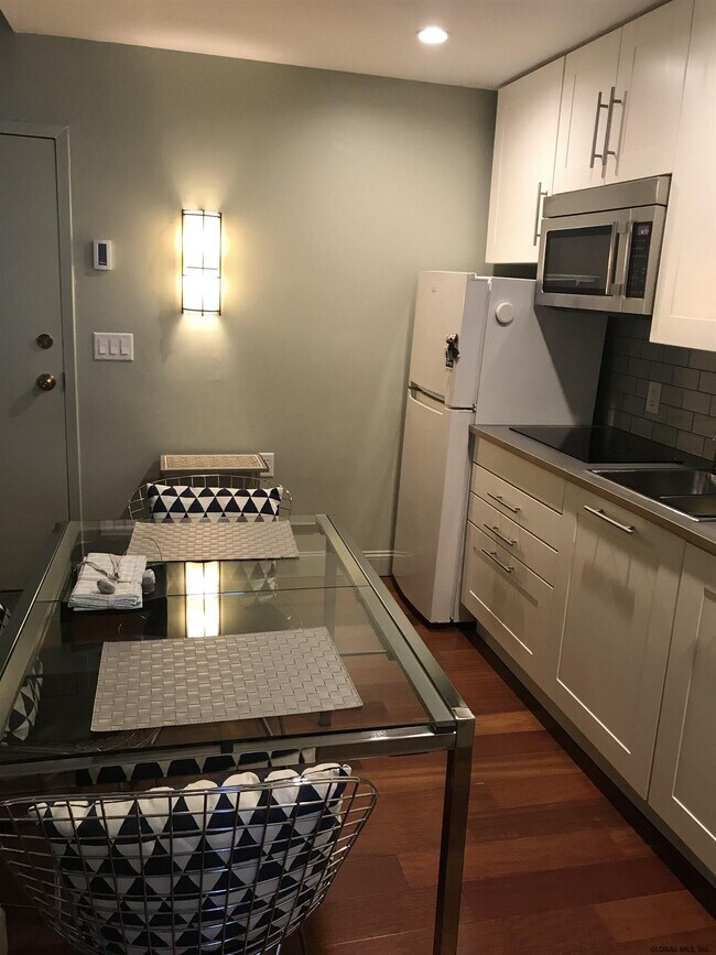 Building Photo - 125 Union Ave