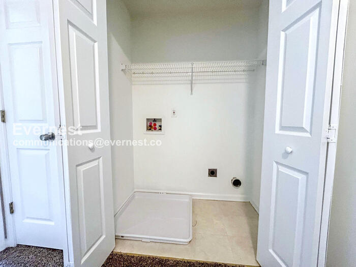 Building Photo - 218 Copperbend Dr SE