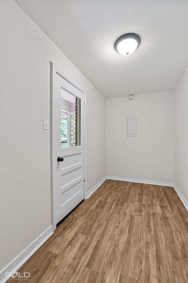 Building Photo - 6119 Bradford Dr