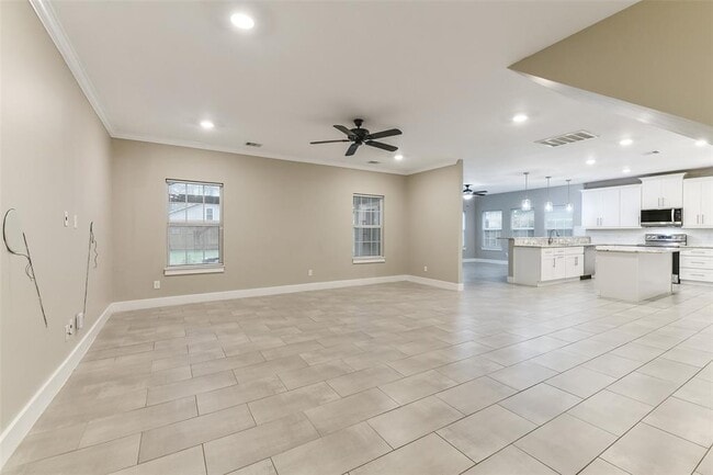 Building Photo - 15407 Cypress Gdns Dr