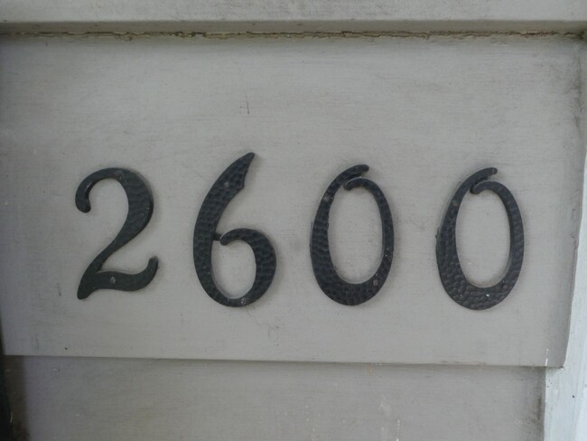 Building Photo - 2600 Braemore Rd