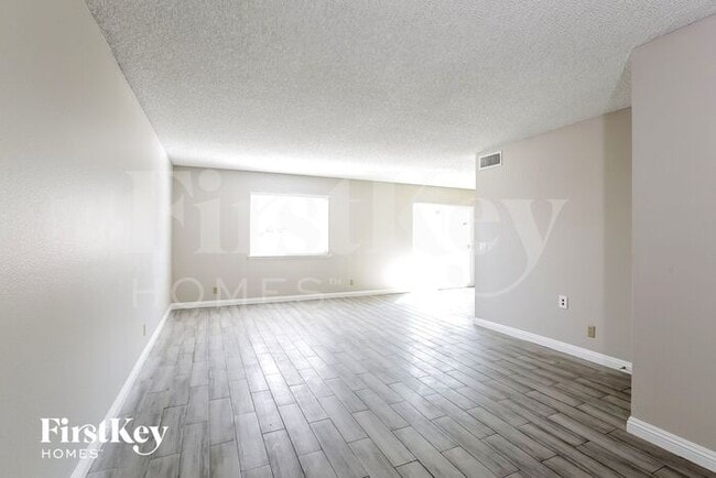 Building Photo - 1008 Scenery Cir