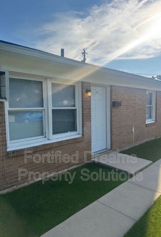 Building Photo - 900 Lowdermilk St
