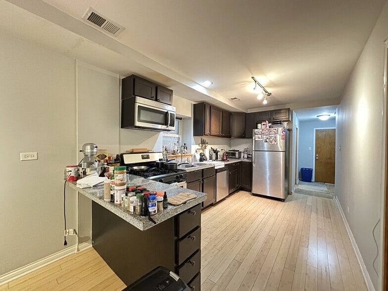 Building Photo - 1636 W Ohio St