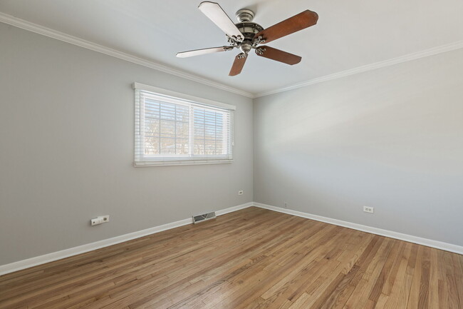 Building Photo - 28 E 55th St