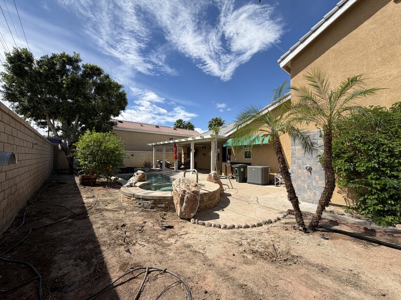 Building Photo - 48638 Barrymore St