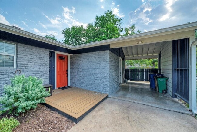 Building Photo - 6811 Miranda Dr