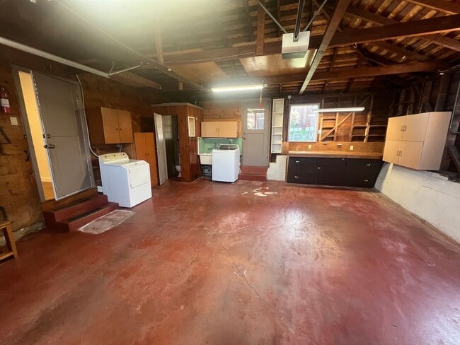 Building Photo - Beautiful 3 bed 2 bath Belmont home with amazing views. This is a must see!