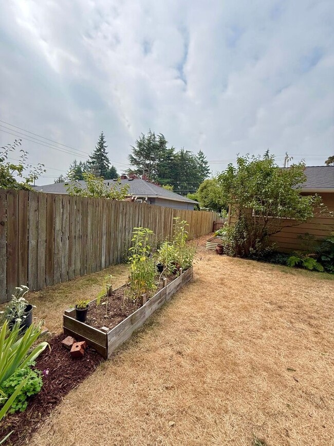 Building Photo - 3 BR West Seattle Home – Cozy and Convenie...