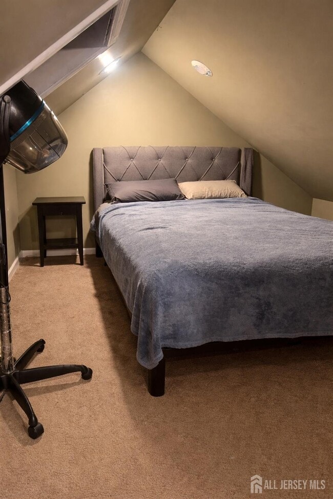 Building Photo - 77 Center St