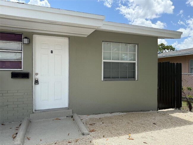 Building Photo - 2830 NW 15th Ct