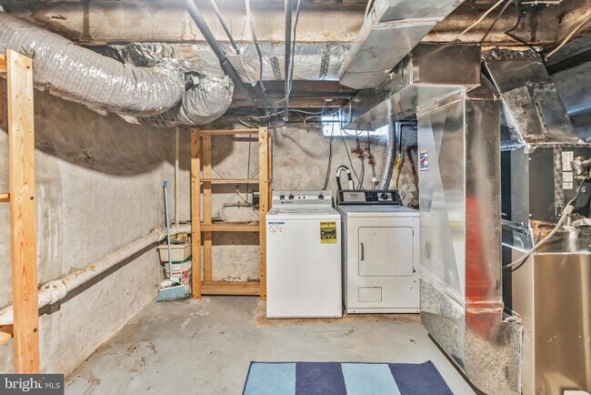 Building Photo - 410 Quince St