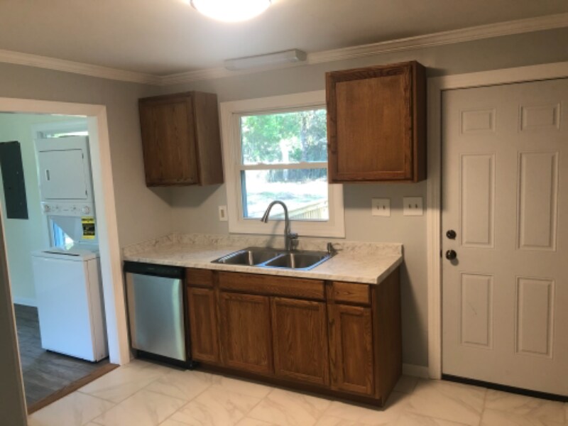Building Photo - 406 Forest Cir