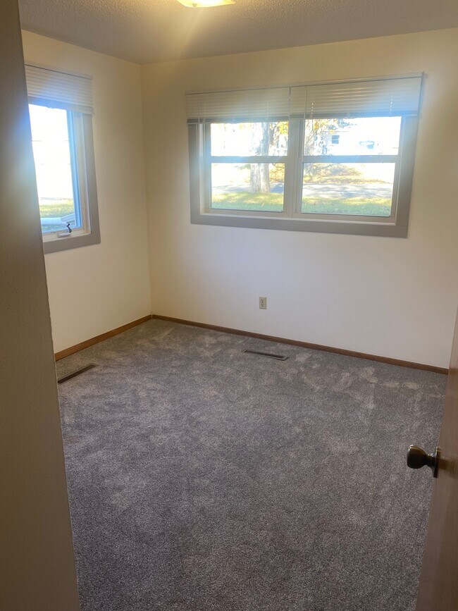 Bedroom 2 - 1912 Valleyhigh Dr NW