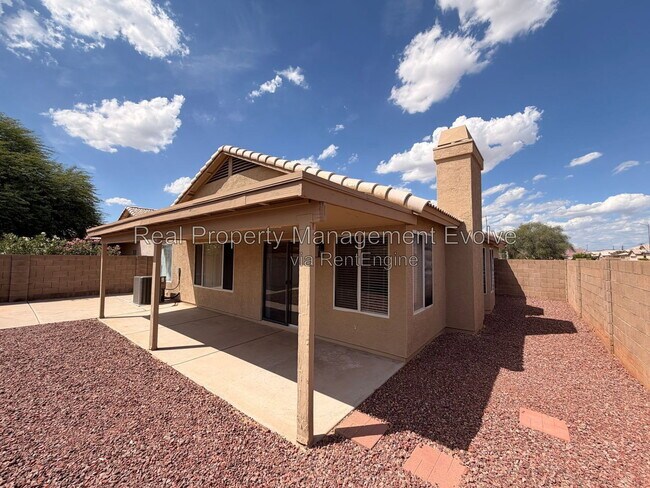 Building Photo - 2335 E Aire Libre Ave