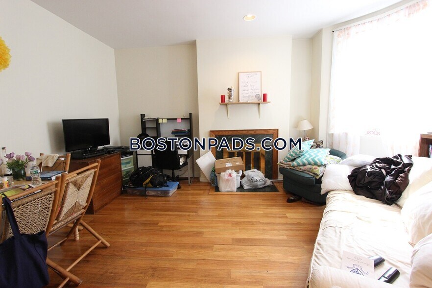 Primary Photo - 616 Columbus Ave