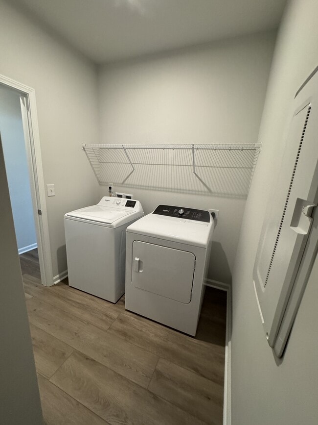 Building Photo - 3067 Visionary Dr