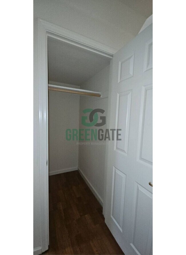 Building Photo - Beautiful 4 Bedroom, 3 Bathroom Home in Tr...