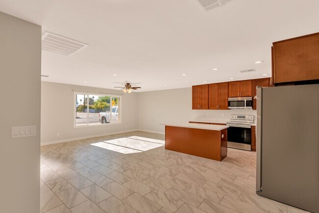 Building Photo - Spacious 6-Bedroom Pool Home Near ASU in Prime Tempe Location