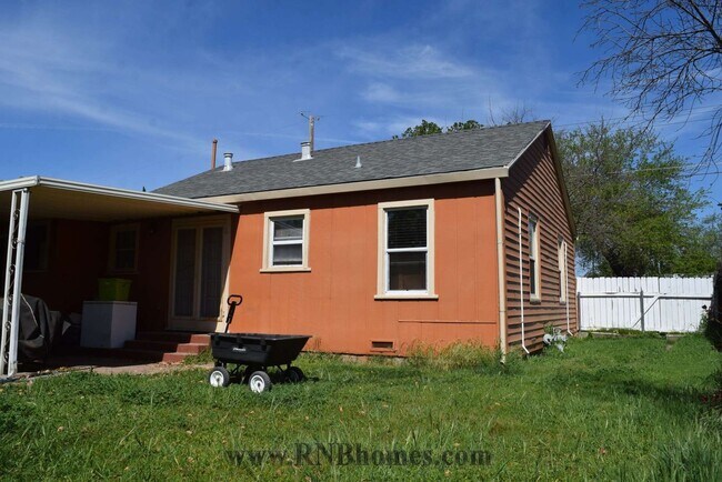 Building Photo - 440 Lampasas Ave