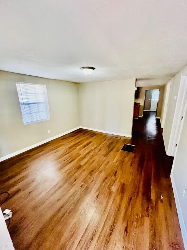 Building Photo - 620 N 6th Ave