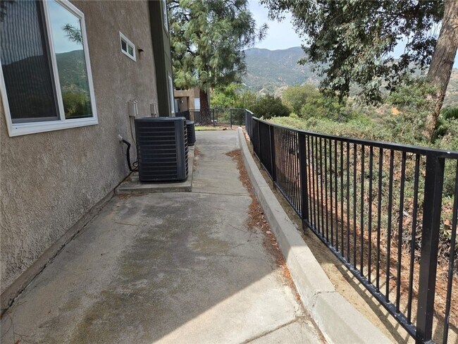 Building Photo - 2612 Avenida Del Vista