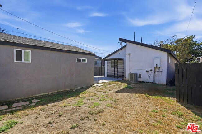 Building Photo - 3050 Chesapeake Ave