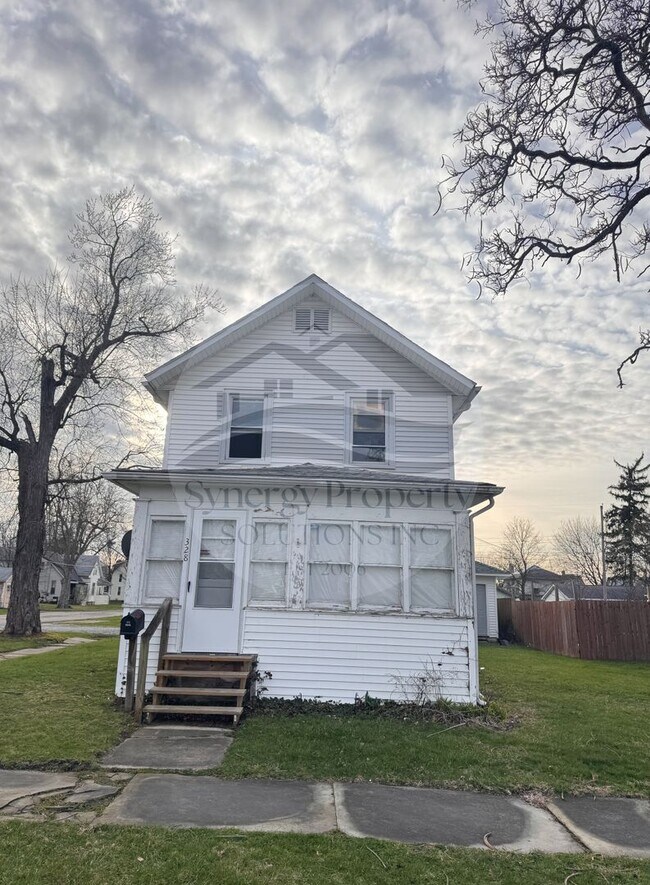 Building Photo - Crestline Home Available Now