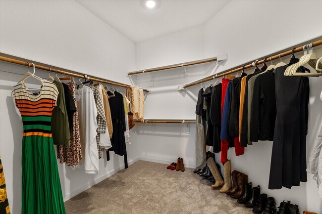 Building Photo - Spacious 3-Bed, 2-Bath Home with 2-Car Garage & Open Floor Plan