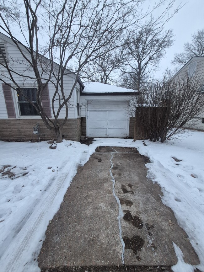 Building Photo - 1539 Comet Dr