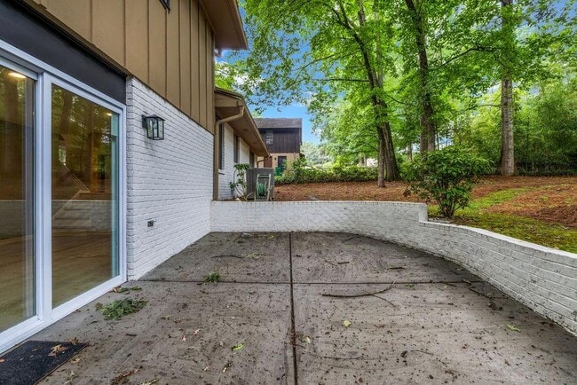Building Photo - 4260 Bonaparte Dr