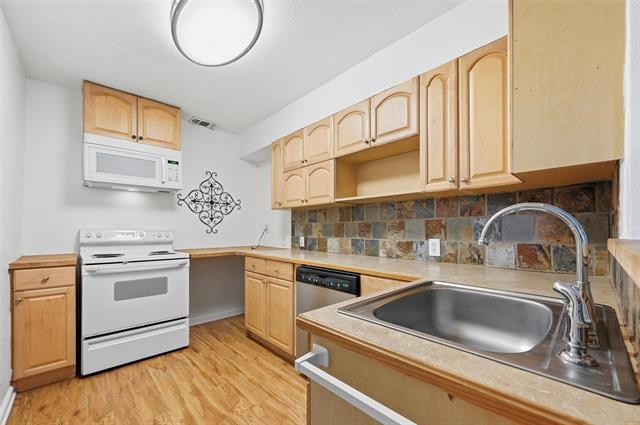 Building Photo - 633 Rose Garden Dr