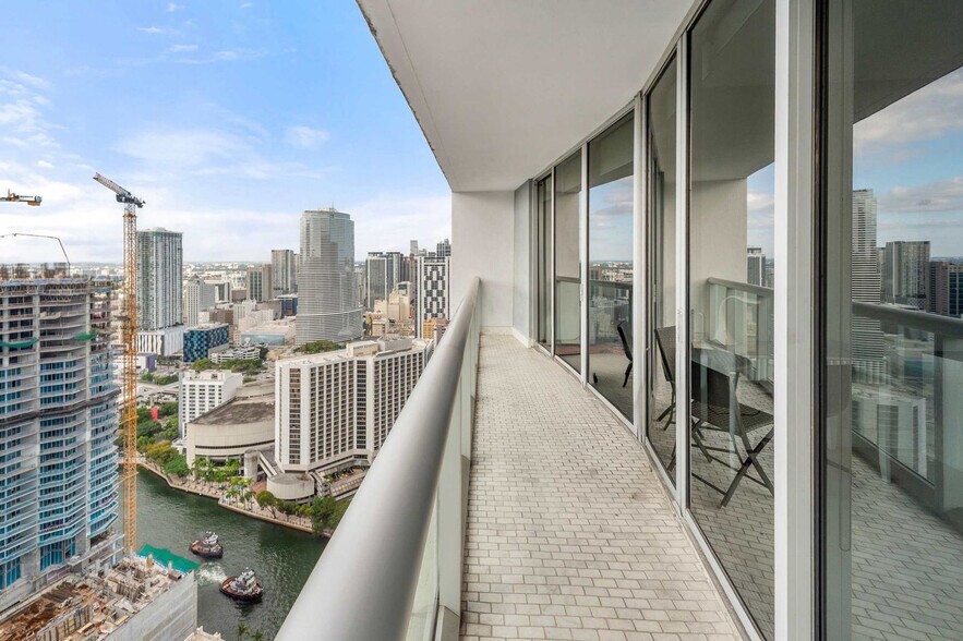 Building Photo - 485 Brickell Ave