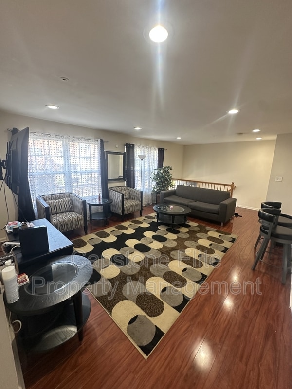 Building Photo - 67 Vaughan Dr