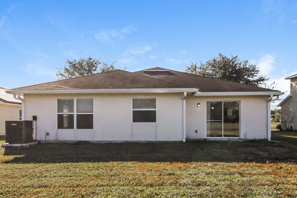 Building Photo - 76205 Deerwood Dr